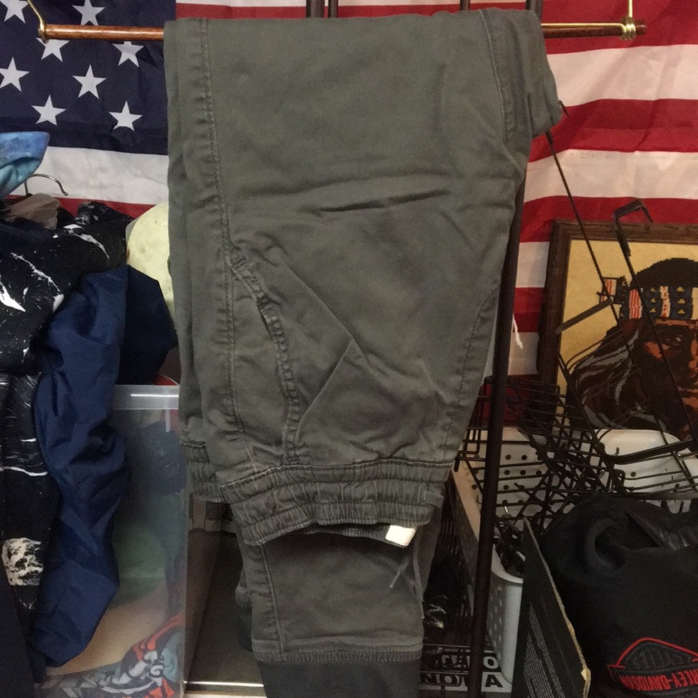 Hollister joggers